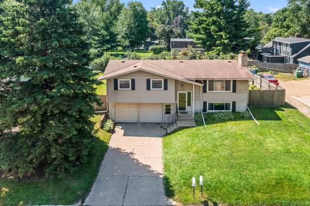 1561 15th Terrace NW, New Brighton, MN 55112