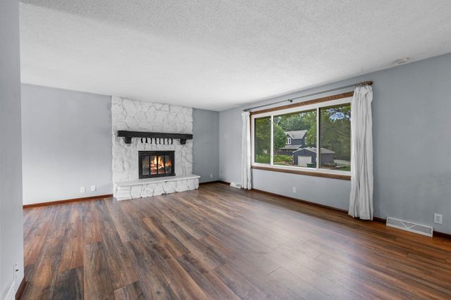 1561 15th Terrace NW, New Brighton, MN 55112