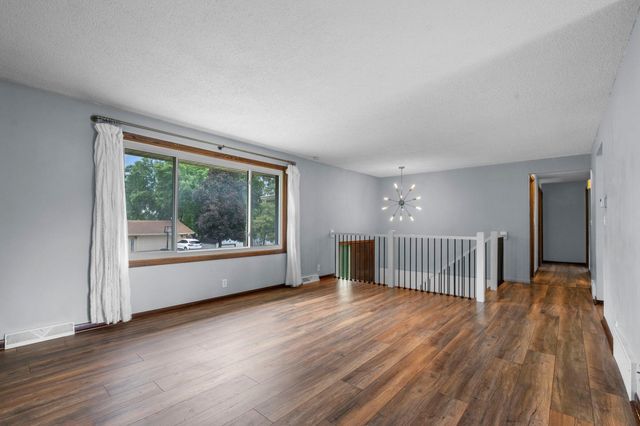 1561 15th Terrace NW, New Brighton, MN 55112