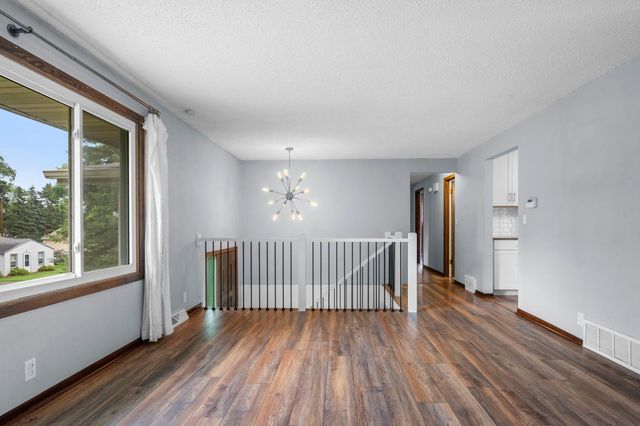 1561 15th Terrace NW, New Brighton, MN 55112