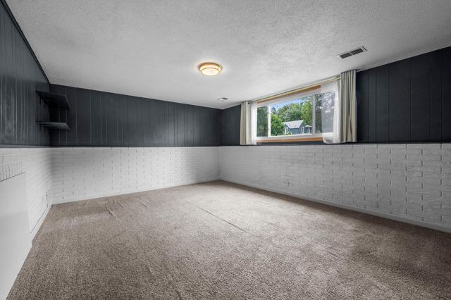 1561 15th Terrace NW, New Brighton, MN 55112