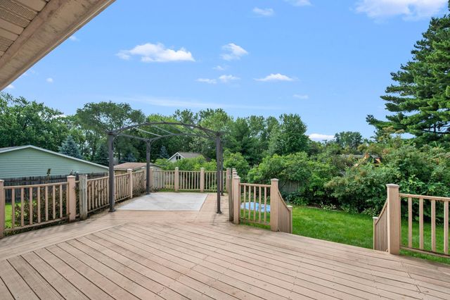 1561 15th Terrace NW, New Brighton, MN 55112