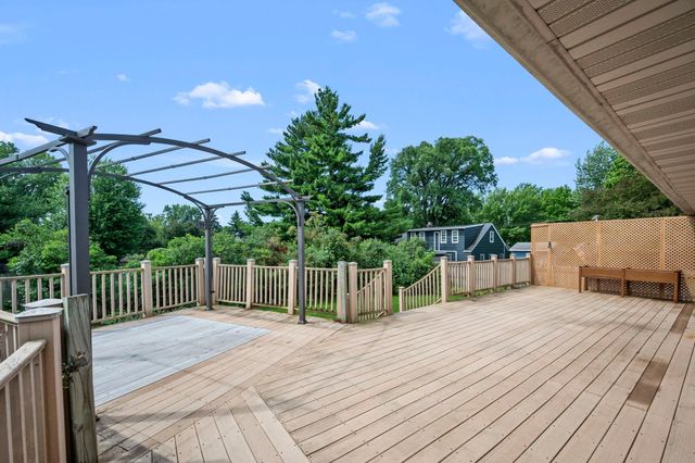1561 15th Terrace NW, New Brighton, MN 55112