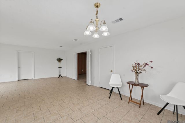 9955 Buena Vista Dr, Baton Rouge, LA 70815