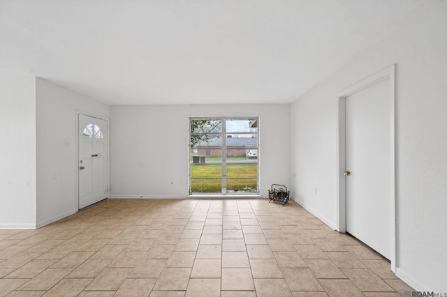 9955 Buena Vista Dr, Baton Rouge, LA 70815