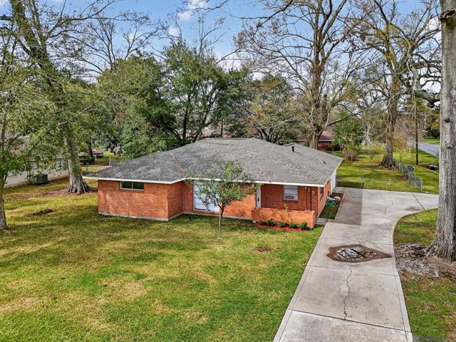 9955 Buena Vista Dr, Baton Rouge, LA 70815