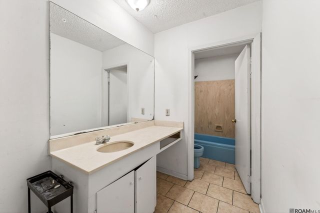 9955 Buena Vista Dr, Baton Rouge, LA 70815