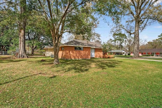 9955 Buena Vista Dr, Baton Rouge, LA 70815