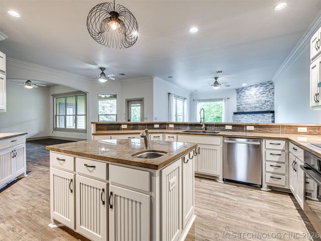 18894 E 80th Street North, Owasso, OK 74055