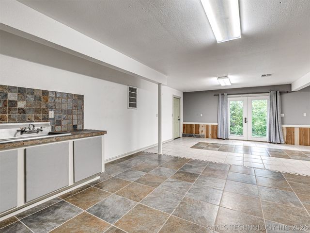 18894 E 80th Street North, Owasso, OK 74055