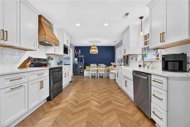 1353 New Mill DR, Chesapeake, VA 23322