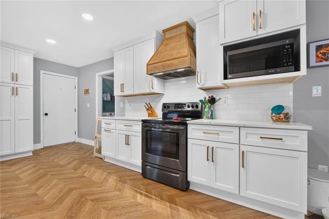 1353 New Mill DR, Chesapeake, VA 23322