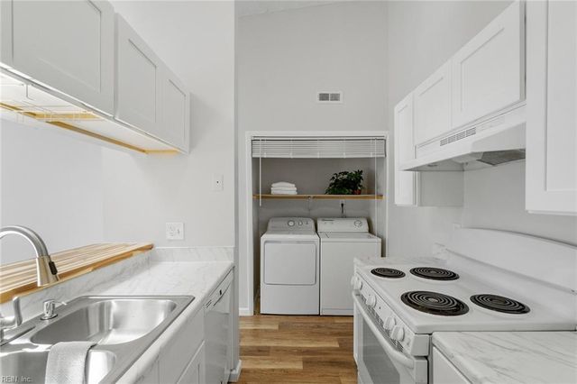 515 Peak CT, Virginia Beach, VA 23462