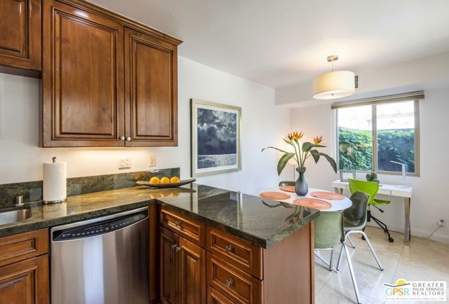 400 N Avenida Caballeros 11, Palm Springs, CA 92262