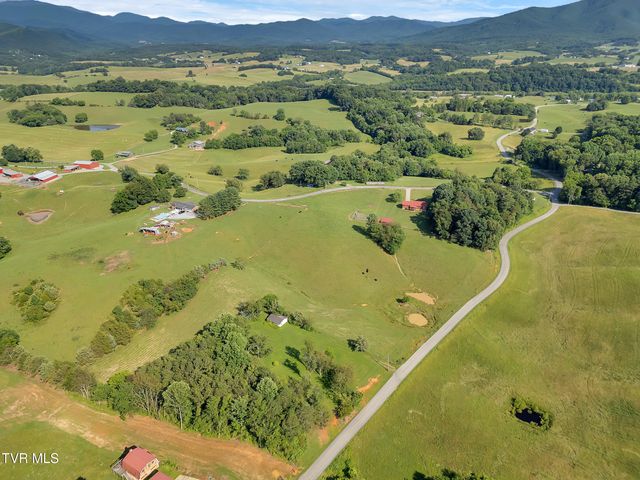 902 South Mill Road, Greeneville, TN 37743