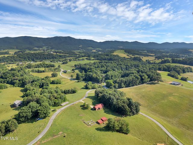 902 South Mill Road, Greeneville, TN 37743