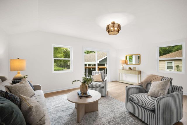 125 E Park AVENUE, Waukesha, WI 53186