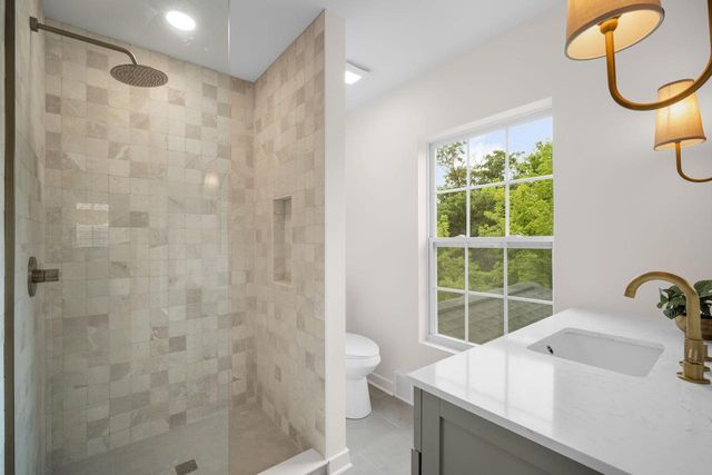 125 E Park AVENUE, Waukesha, WI 53186