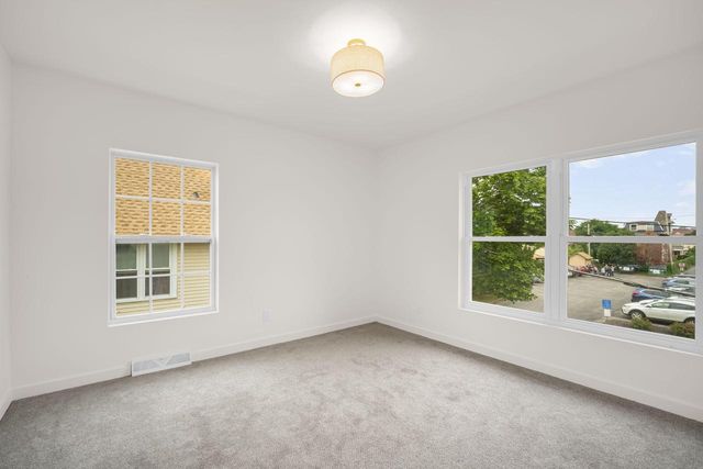 125 E Park AVENUE, Waukesha, WI 53186