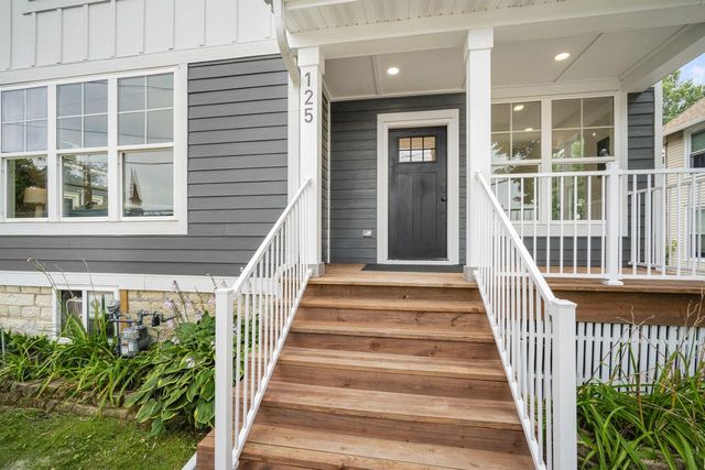 125 E Park AVENUE, Waukesha, WI 53186