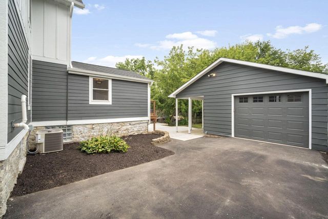 125 E Park AVENUE, Waukesha, WI 53186
