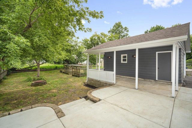 125 E Park AVENUE, Waukesha, WI 53186