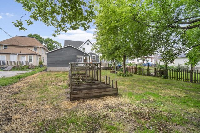 125 E Park AVENUE, Waukesha, WI 53186