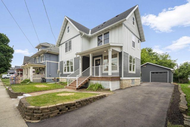 125 E Park AVENUE, Waukesha, WI 53186