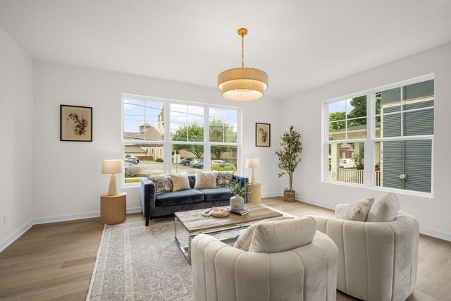 125 E Park AVENUE, Waukesha, WI 53186
