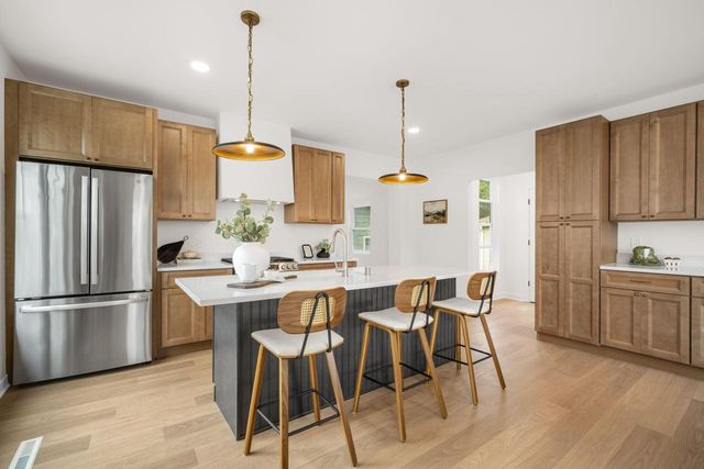 125 E Park AVENUE, Waukesha, WI 53186