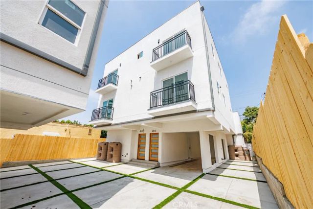 4511 Rosewood Avenue, Los Angeles, CA 90004