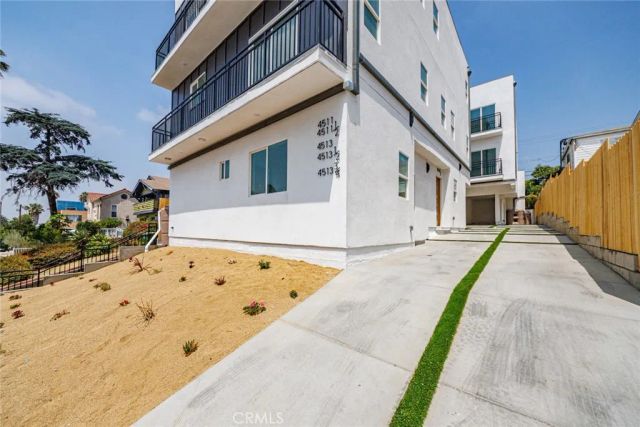 4511 Rosewood Avenue, Los Angeles, CA 90004