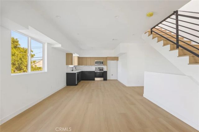 4511 Rosewood Avenue, Los Angeles, CA 90004