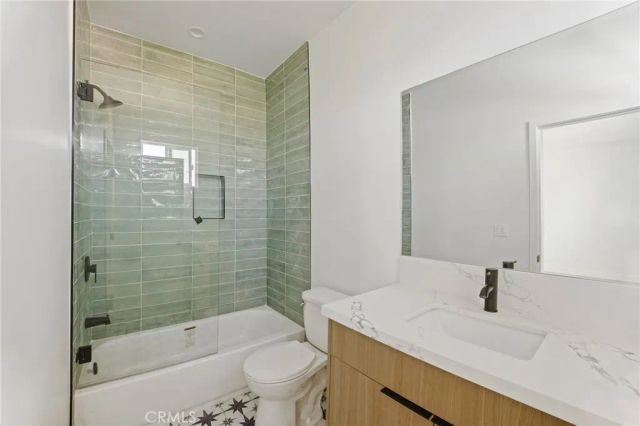 4511 Rosewood Avenue, Los Angeles, CA 90004