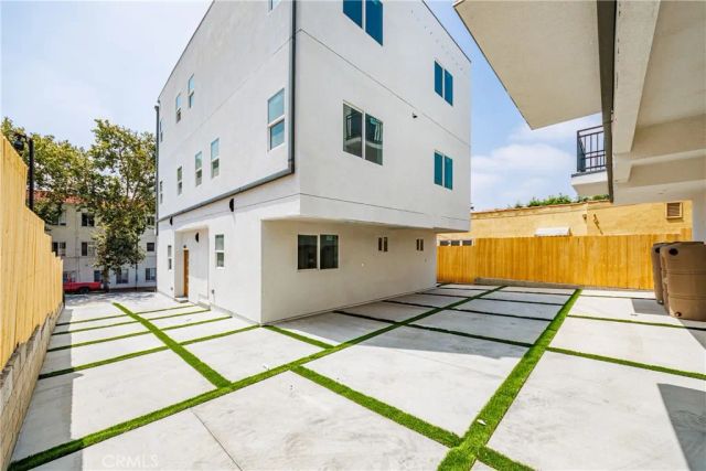 4511 Rosewood Avenue, Los Angeles, CA 90004