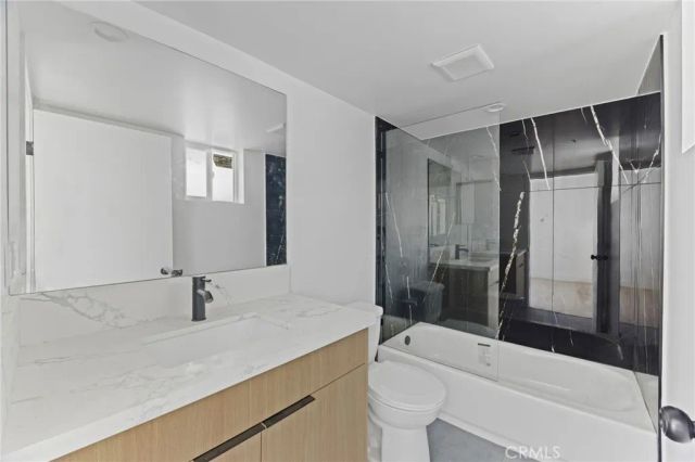 4511 Rosewood Avenue, Los Angeles, CA 90004