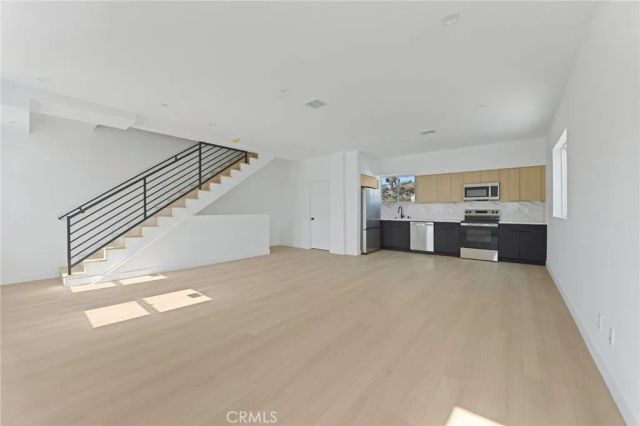 4511 Rosewood Avenue, Los Angeles, CA 90004