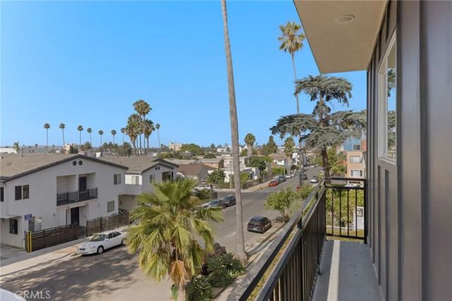 4511 Rosewood Avenue, Los Angeles, CA 90004