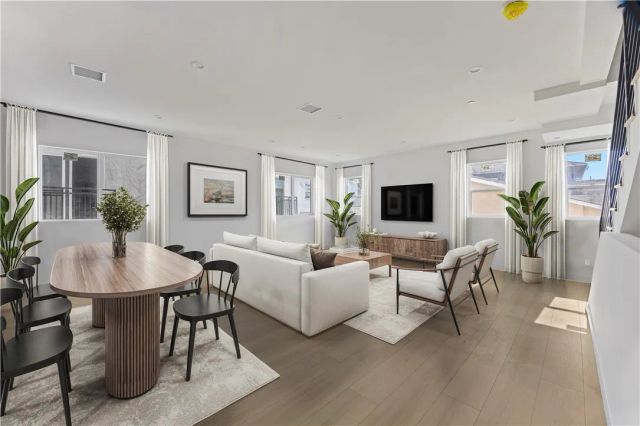 4511 Rosewood Avenue, Los Angeles, CA 90004