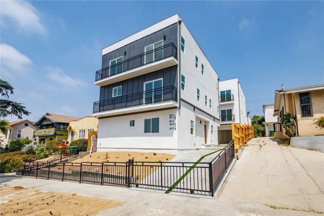 4511 Rosewood Avenue, Los Angeles, CA 90004