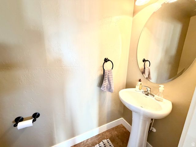 35 E WATER LN, Vineyard, UT 84059