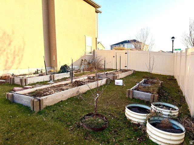 35 E WATER LN, Vineyard, UT 84059