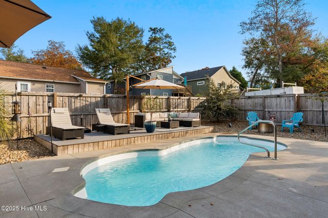 230 NE 36th Street, Oak Island, NC 28465