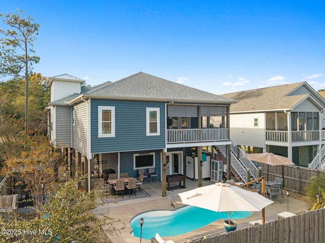 230 NE 36th Street, Oak Island, NC 28465