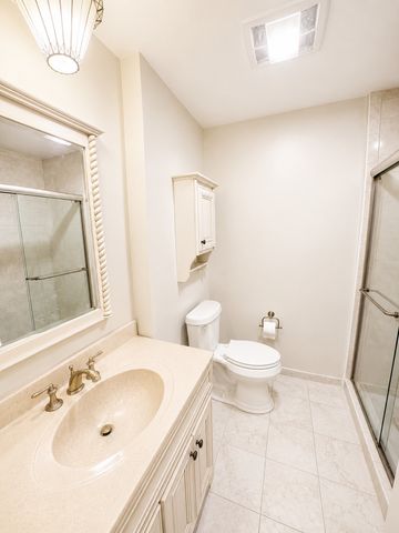 1401 Burr Oak Road 303B, Hinsdale, IL 60521