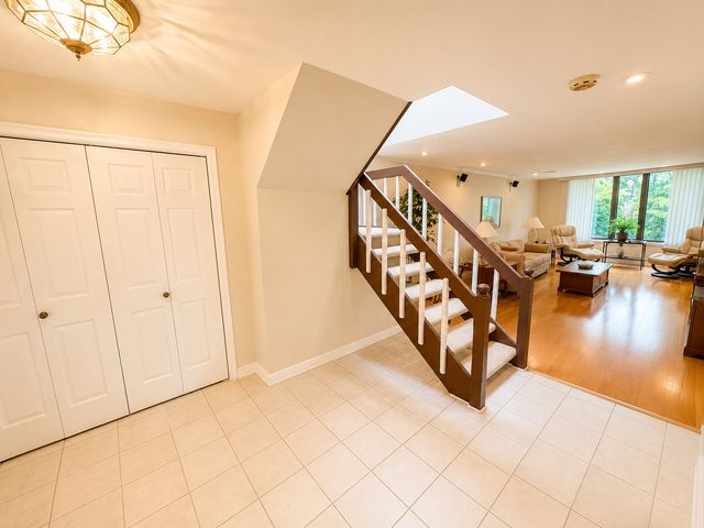 1401 Burr Oak Road 303B, Hinsdale, IL 60521