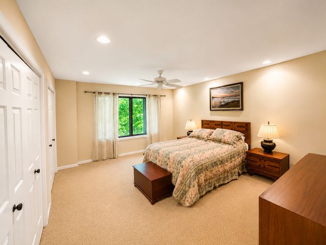1401 Burr Oak Road 303B, Hinsdale, IL 60521