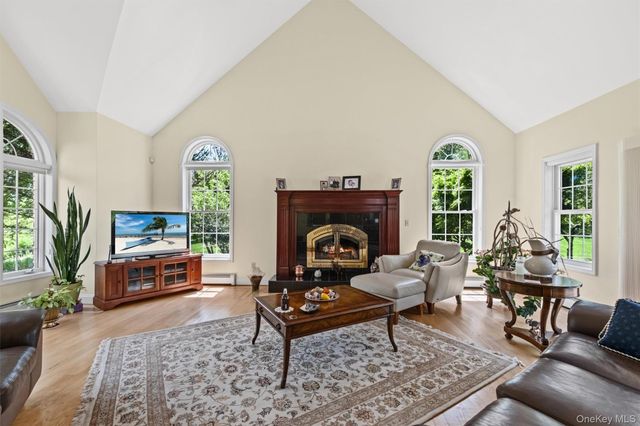 20 Goshen Road, Chester, NY 10918