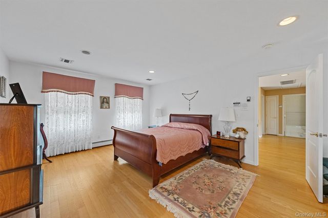 20 Goshen Road, Chester, NY 10918