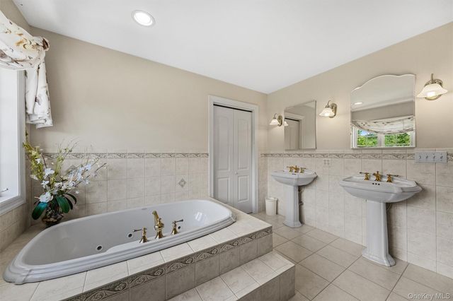 20 Goshen Road, Chester, NY 10918